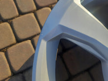 Laden Sie das Bild in den Galerie-Viewer, 1x Alufelge 18 Zoll 8.0&quot; 5x112 39ET 80A601025C Audi Q5 Rim Wheel