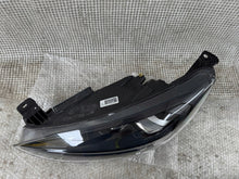 Laden Sie das Bild in den Galerie-Viewer, Frontscheinwerfer Ford Focus JX7B-13E015-CE Full LED Links Headlight SCH4207394486wf