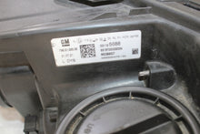 Laden Sie das Bild in den Galerie-Viewer, Frontscheinwerfer Opel Astra K 39195688 LED Ein Stück (Rechts oder Links)