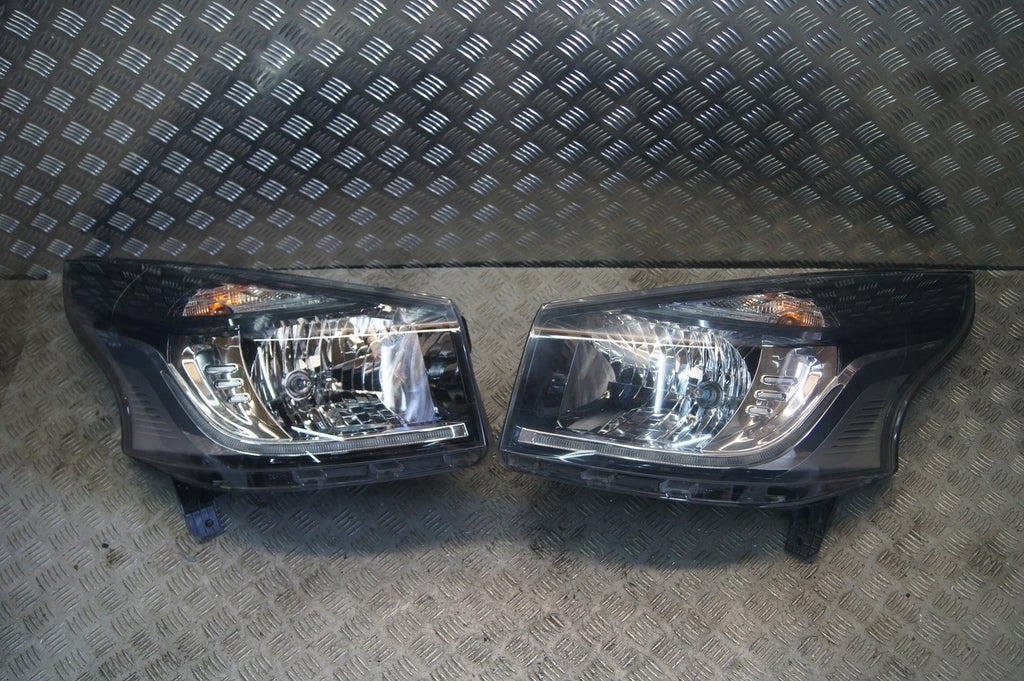 Frontscheinwerfer Renault Trafic III 260609947R 260104182R LED Ein Satz SCH9332566663ez