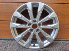 Laden Sie das Bild in den Galerie-Viewer, 1x Alufelge 18 Zoll 7.0" 5x112 43ET Glanz Silber 83A601025G Audi Q3 Rim Wheel FEL7826236615pe