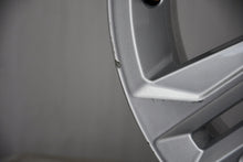 Laden Sie das Bild in den Galerie-Viewer, 1x Alufelge 17 Zoll 7.0" 5x112 45ET Glanz Silber 81A601025AJ Audi Rim Wheel FEL4678111744wl