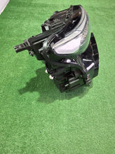 Laden Sie das Bild in den Galerie-Viewer, Frontscheinwerfer Audi E Tron 85H941039R 85H941040R Full LED Rechts Headlight SCH1657235898xo