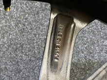 Laden Sie das Bild in den Galerie-Viewer, 1x Alufelge 18 Zoll 8.0" 5x112 44ET Glanz 3V0601025AP Mg Superb Iii Rim Wheel FEL3457724134fh