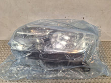 Laden Sie das Bild in den Galerie-Viewer, Frontscheinwerfer Dacia Logan Sandero II S25062818 260605665R LED FALSE SCH1801135639cb