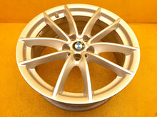 Laden Sie das Bild in den Galerie-Viewer, 1x Alufelge 18 Zoll 7.0" 5x112 22ET Glanz Silber 6880047 BMW 5 G31 G30 Rim Wheel FEL3890165710uo