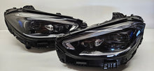 Laden Sie das Bild in den Galerie-Viewer, Frontscheinwerfer Mercedes-Benz A2069067903 A2069068003 Ein Satz Headlight