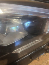 Laden Sie das Bild in den Galerie-Viewer, Frontscheinwerfer Mercedes-Benz Cla X118 C118 A1189062600 LED Rechts Headlight SCH8703084297wt