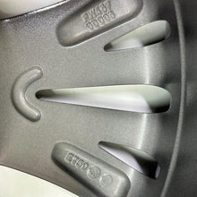 Laden Sie das Bild in den Galerie-Viewer, 1x Alufelge 17 Zoll 6.5" 5x100 50ET Glanz Graphit PW457-0D005 Mg Yaris Rim Wheel FEL4163324190ea