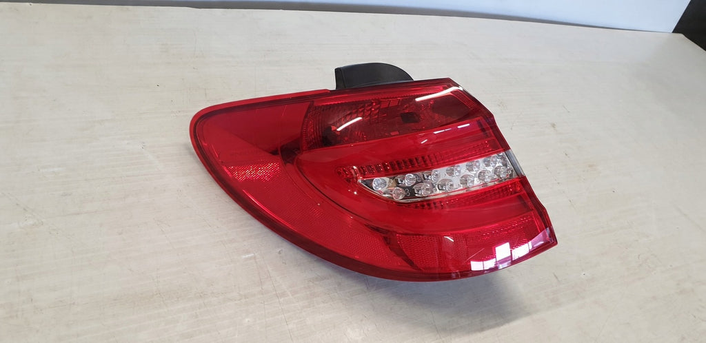 Rückleuchte Mercedes-Benz W246 A2468200564 Links Rearlight