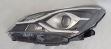 Laden Sie das Bild in den Galerie-Viewer, Frontscheinwerfer Toyota Yaris Links Scheinwerfer Headlight