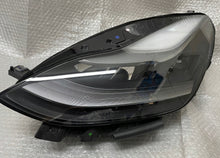 Laden Sie das Bild in den Galerie-Viewer, Frontscheinwerfer Tesla Model 3 151495200C LED Links Scheinwerfer Headlight
