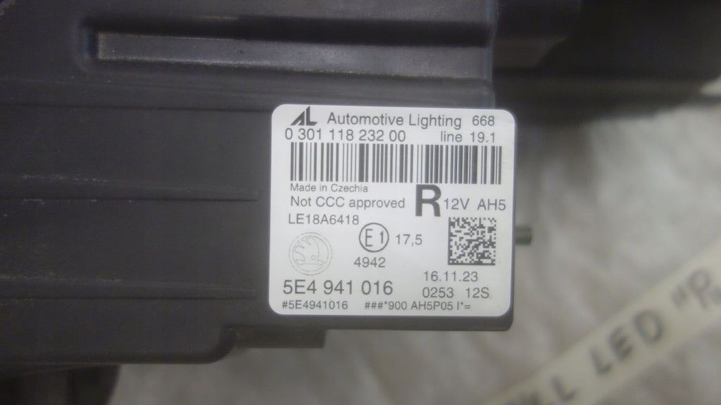 Frontscheinwerfer Skoda Octavia IV 5E4941016 LED Rechts Scheinwerfer Headlight SCH9391437797ii