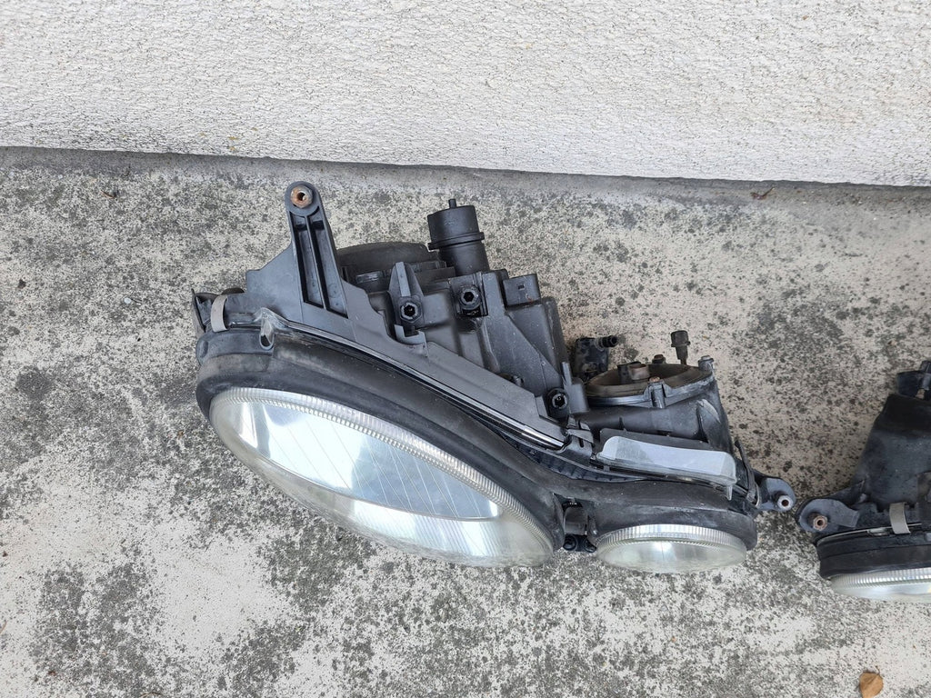 Frontscheinwerfer Mercedes-Benz W211 Bi-Xenon Rechts Scheinwerfer Headlight SCH9925739977ry