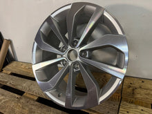 Load image into Gallery viewer, 1x Alufelge 17 Zoll 7.0" 5x112 2GA0601025AG VW T-Roc I Rim Wheel FEL9773429873zj