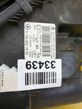 Laden Sie das Bild in den Galerie-Viewer, Frontscheinwerfer Mercedes-Benz Gla A1569061800 Xenon Rechts Headlight SCH8094093667dt