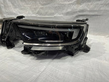 Laden Sie das Bild in den Galerie-Viewer, Frontscheinwerfer Opel Mokka Ein Stück (Rechts oder Links) Headlight