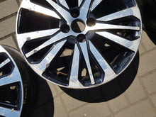 Load image into Gallery viewer, 1x Alufelge 17 Zoll 7.0&quot; 4x100 40ET Schwarz 403008893R Renault Captur Clio 1