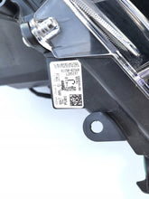 Laden Sie das Bild in den Galerie-Viewer, Frontscheinwerfer Toyota Corolla 81150-02S60 81150-02S60-00 8115002S60 LED Links