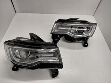 Load image into Gallery viewer, Frontscheinwerfer Jeep Grand Cherokee Wk2 68144709AC 68144708AC Xenon Ein Satz SCH4153328685ly