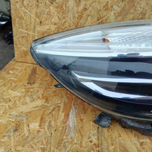 Laden Sie das Bild in den Galerie-Viewer, Frontscheinwerfer Renault Grand III Scenic 260106928R Rechts Headlight SCH7052631316fq