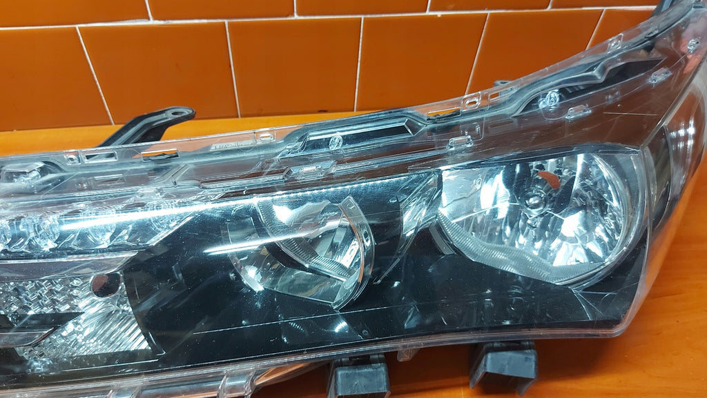 Frontscheinwerfer Toyota Corolla 81150-02E71 LED Ein Stück (Rechts oder Links)