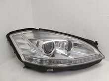 Laden Sie das Bild in den Galerie-Viewer, Frontscheinwerfer Mercedes-Benz W221 A2218206439 Rechts Scheinwerfer Headlight SCH9068040130rc