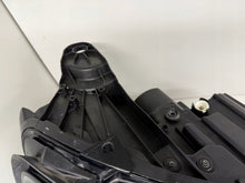 Laden Sie das Bild in den Galerie-Viewer, Frontscheinwerfer Mercedes-Benz W213 A2139064004 Ein Stück (Rechts oder Links) SCH4223305865ka