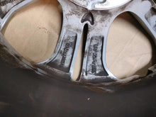 Laden Sie das Bild in den Galerie-Viewer, 1x Alufelge 17 Zoll 7.5" 5x112 52ET Glanz Silber 6856065 BMW F39 F48 Rim Wheel FEL4543976350ft