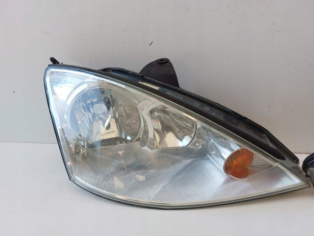 Frontscheinwerfer Ford Focus 2M51-13W030-BF 2M51-13W029-BF Ein Satz Headlight