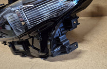 Laden Sie das Bild in den Galerie-Viewer, Frontscheinwerfer Mazda 3 Bp BHRB67890 Links Scheinwerfer Headlight SCH6004648075od