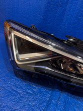 Laden Sie das Bild in den Galerie-Viewer, Frontscheinwerfer Seat Leon 5FB941774 Rechts Scheinwerfer Headlight SCH3375945889tn