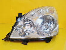 Laden Sie das Bild in den Galerie-Viewer, Frontscheinwerfer Toyota Corolla Verso DRC74919 Ein Stück (Rechts oder Links)