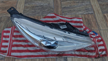 Laden Sie das Bild in den Galerie-Viewer, Frontscheinwerfer Ford Focus III F1EB-13D154-AB Xenon Rechts Headlight SCH1468133969ny