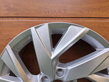 Laden Sie das Bild in den Galerie-Viewer, 1x Alufelge 18 Zoll 7.0" 5x112 43ET Glanz Silber 5NA601025AD VW Tiguan Rim Wheel FEL4005419074bt