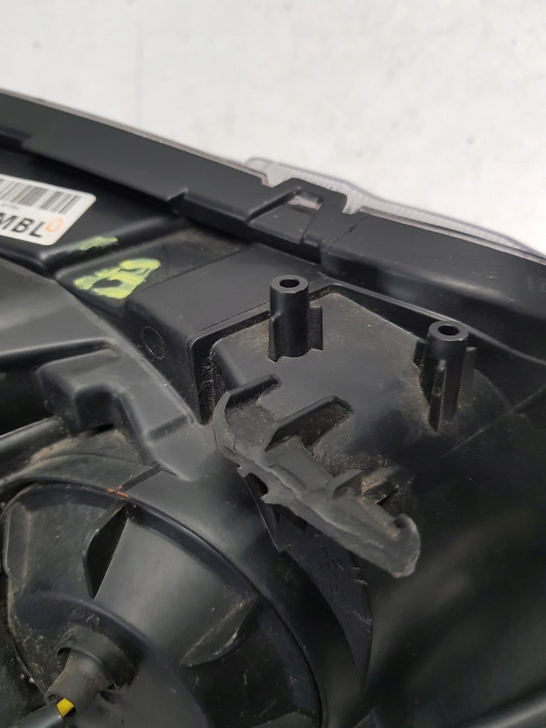 Frontscheinwerfer Mitsubishi Lancer VIII 8301C337 Links Scheinwerfer Headlight