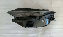 Laden Sie das Bild in den Galerie-Viewer, Frontscheinwerfer Jeep Wagoneer 68568201AA Links Scheinwerfer Headlight SCH5815964167pr