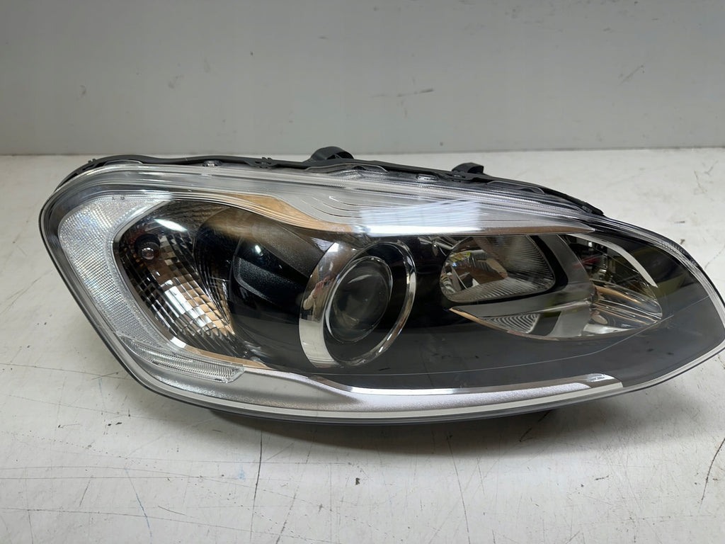 Frontscheinwerfer Volvo V60 I V60TH Xenon Rechts Scheinwerfer Headlight SCH3779613318aa