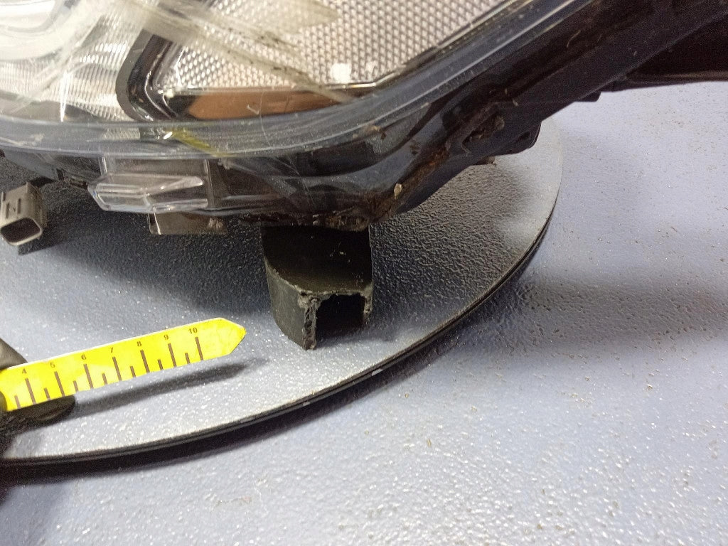 Frontscheinwerfer Mitsubishi Outlander III 8301C883 ECM921-21C10 LED Links