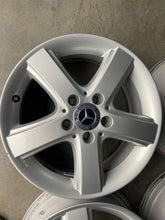 Laden Sie das Bild in den Galerie-Viewer, 4x Alufelge 16 Zoll 6.0" 5x112 46ET Glanz Silber A1694010302 Mercedes-Benz Mb FEL1375499739zg