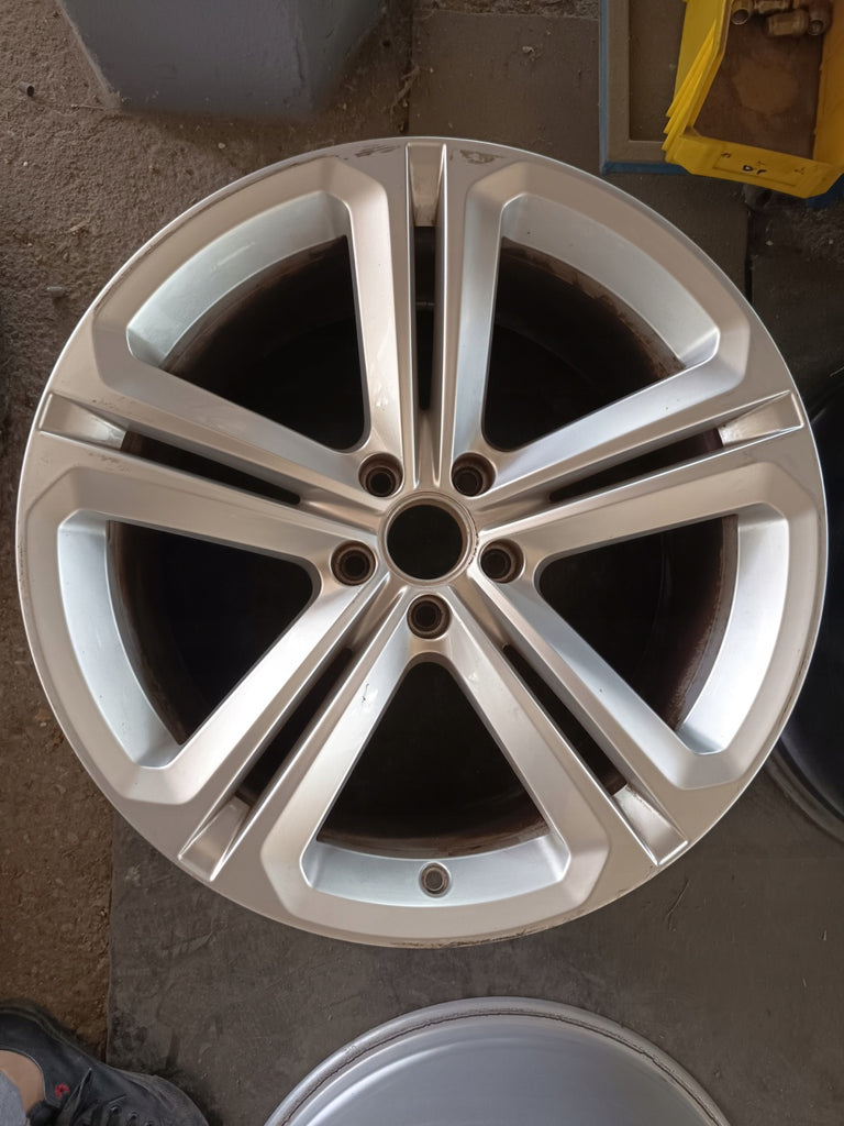 1x Alufelge 19 Zoll 9.0" 5x112 33ET 5N0601025T VW Rim Wheel FEL9792397027ad