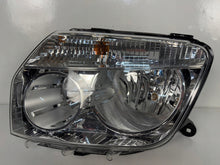 Laden Sie das Bild in den Galerie-Viewer, Frontscheinwerfer Dacia Duster 2606000069R Links Scheinwerfer Headlight SCH1262077488xo