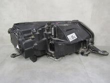 Laden Sie das Bild in den Galerie-Viewer, Frontscheinwerfer Skoda Rapid 5JB941015C Xenon Links Scheinwerfer Headlight SCH1938160831ey