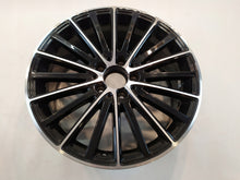 Laden Sie das Bild in den Galerie-Viewer, 1x Alufelge 18 Zoll 7.5&quot; 5x112 44ET A2054011401 Mercedes-Benz W205 Rim Wheel