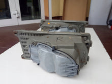 Laden Sie das Bild in den Galerie-Viewer, Frontscheinwerfer Mercedes-Benz W123 Ein Stück (Rechts oder Links) Headlight