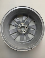 Load image into Gallery viewer, 1x Alufelge 17 Zoll 7.0" 5x108 42ET Glanz Silber 9809687177 Peugeot 5008 FEL7060973194nt