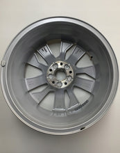 Laden Sie das Bild in den Galerie-Viewer, 1x Alufelge 17 Zoll 7.0" 5x108 42ET 9809687177 Peugeot 5008 Rim Wheel FEL7060973194nt