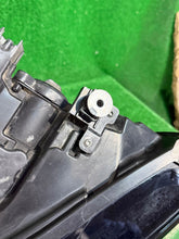 Laden Sie das Bild in den Galerie-Viewer, Frontscheinwerfer Seat Tarraco 5FJ941007J 90143460 LED Rechts oder Links