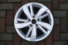 Load image into Gallery viewer, 1x Alufelge 15 Zoll 5.5&quot; 5x100 40ET Glanz Silber 2G0601025N VW Polo Rim Wheel