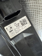 Laden Sie das Bild in den Galerie-Viewer, Frontscheinwerfer Seat Tarraco 5FJ941008J Full LED Rechts Scheinwerfer Headlight